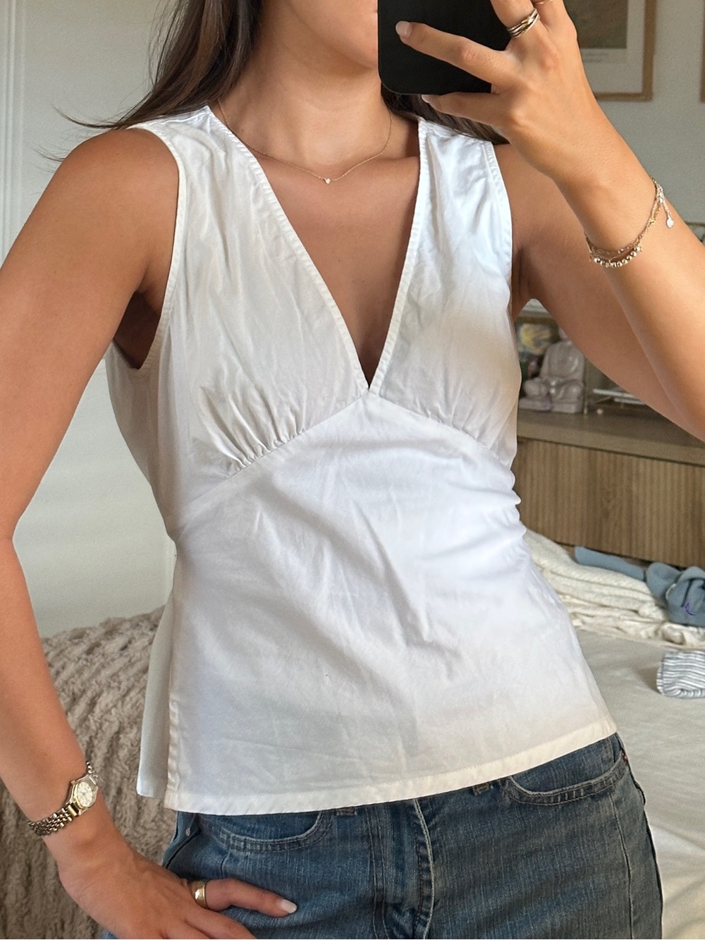 Brandy Melville White V-Neck Sleeveless Camisole